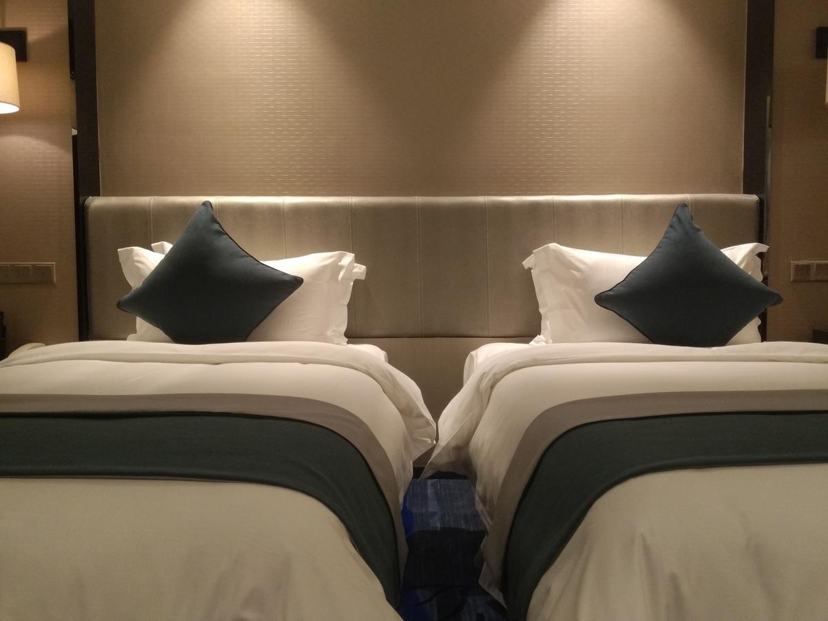 שנג'ן Zhongtian Mayfair Hotel - Bao'An International Airport Xixiang Subway Station מראה חיצוני תמונה
